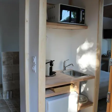 La Maison Du Las Bed & Breakfast 3*