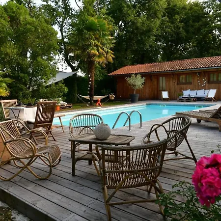 La Maison Du Las Bed & Breakfast 3*