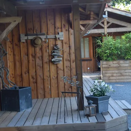 La Maison Du Las Bed & Breakfast