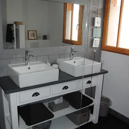 La Maison Du Las Bed & Breakfast Saint-Jean-d'Illac