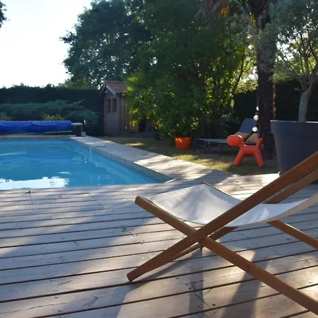 La Maison Du Las Bed & Breakfast 3*