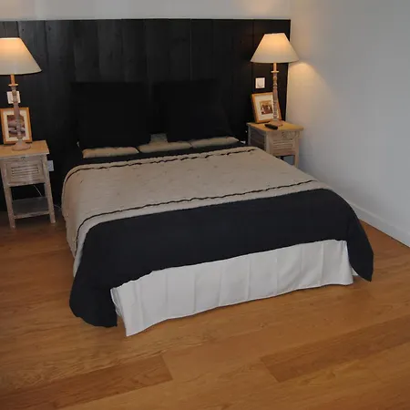 La Maison Du Las Bed & Breakfast 3*