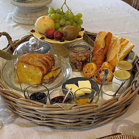 La Maison Du Bed & Breakfast 3*